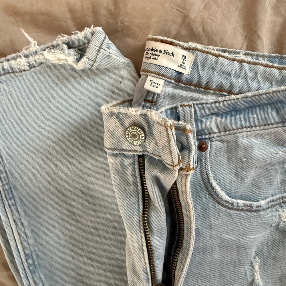 Abercrombie & Fitch Skinny High Rise Curve Love Jeans • 29/8R